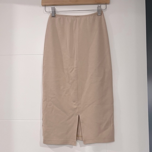 American Apparel pencil skirt with slit in back size s - Picture 2 of 2